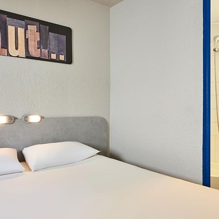 Ibis Budget Versailles Chateau Saint Cyr L'Ecole Saint-Cyr-l'Ecole Exterior foto