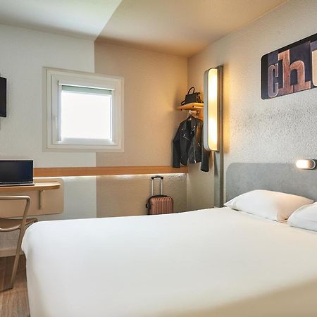 Ibis Budget Versailles Chateau Saint Cyr L'Ecole Saint-Cyr-l'Ecole Exterior foto