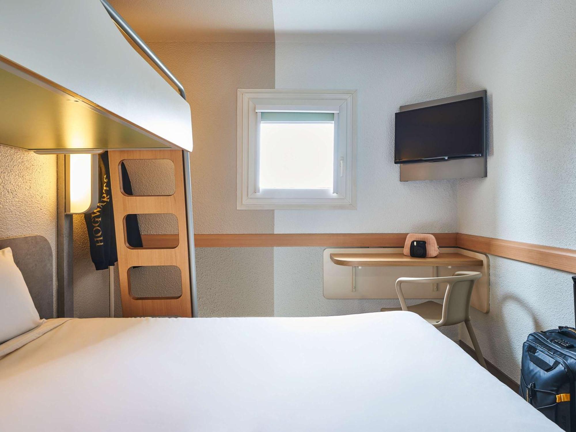 Ibis Budget Versailles Chateau Saint Cyr L'Ecole Saint-Cyr-l'Ecole Exterior foto