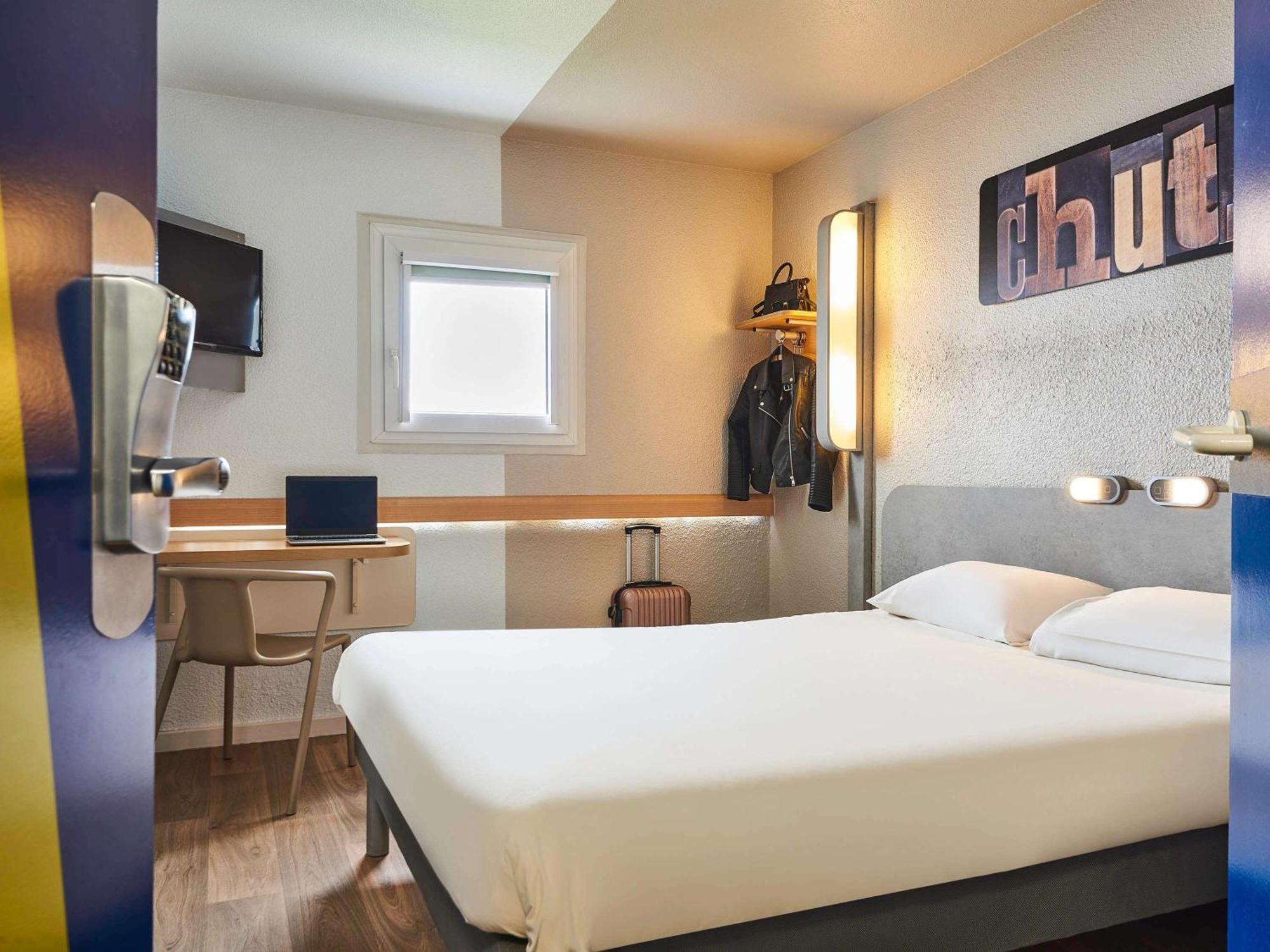 Ibis Budget Versailles Chateau Saint Cyr L'Ecole Saint-Cyr-l'Ecole Exterior foto