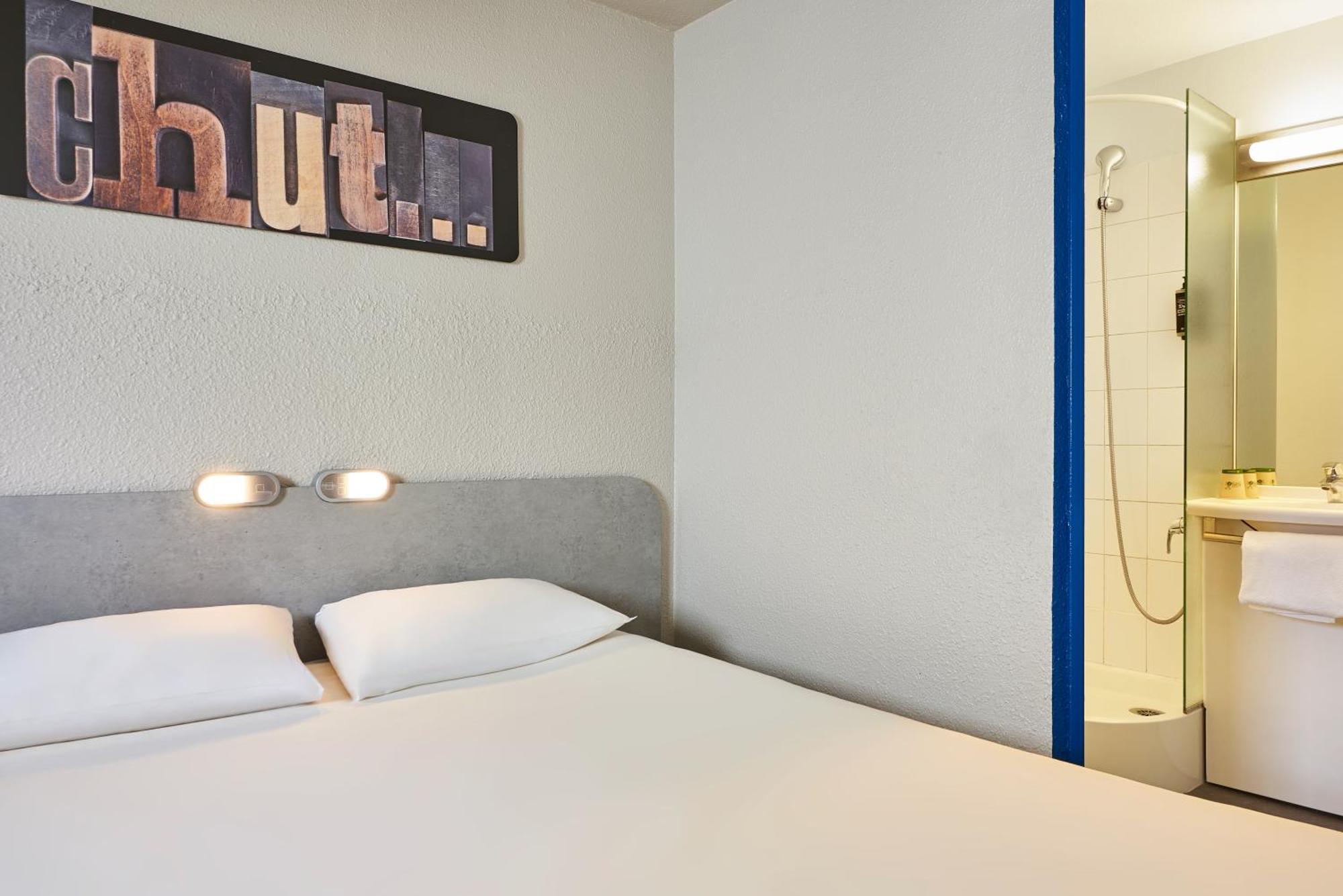 Ibis Budget Versailles Chateau Saint Cyr L'Ecole Saint-Cyr-l'Ecole Exterior foto