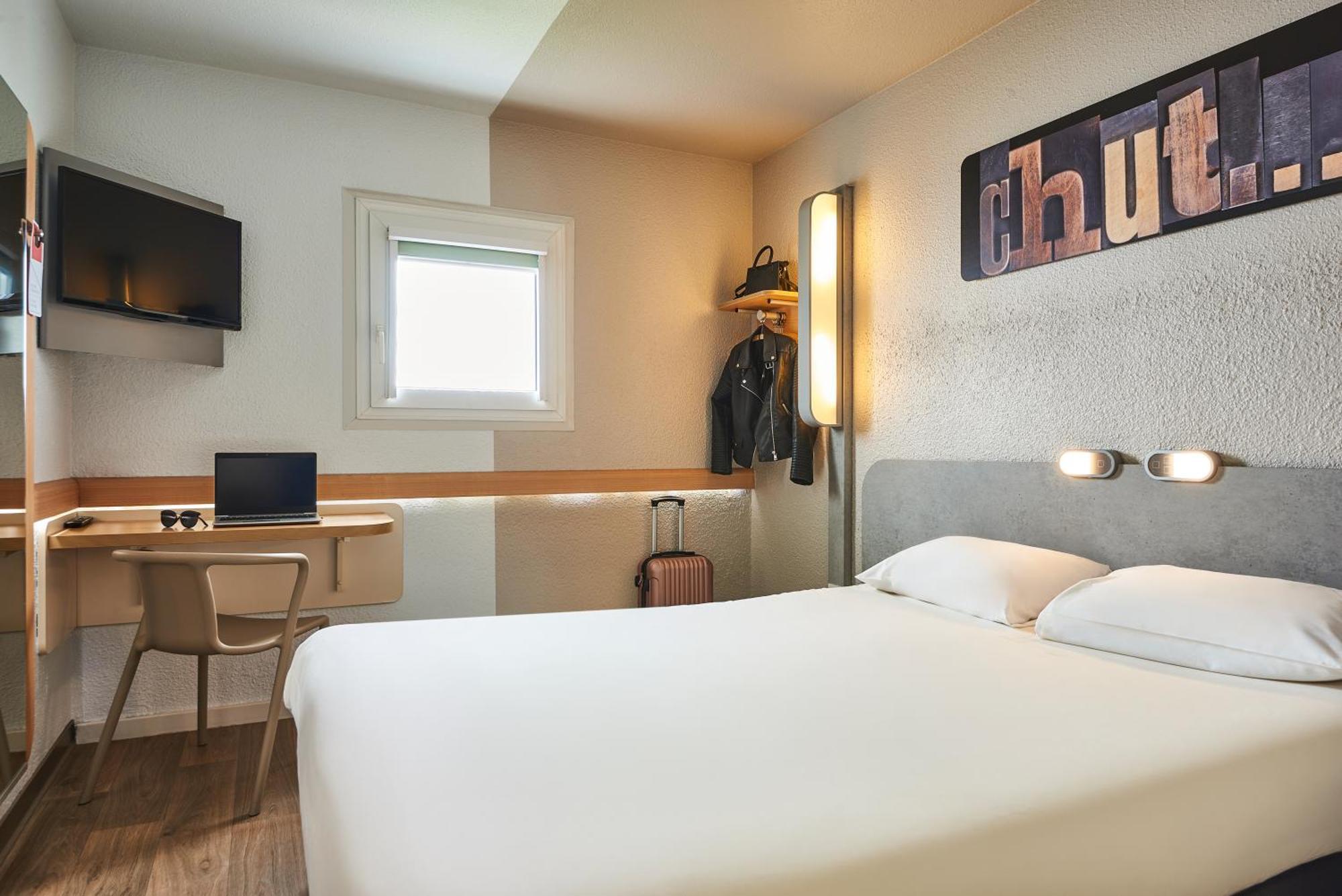 Ibis Budget Versailles Chateau Saint Cyr L'Ecole Saint-Cyr-l'Ecole Exterior foto