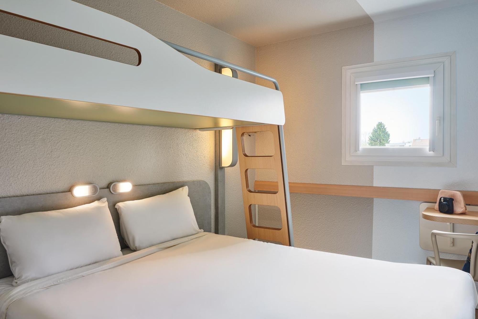 Ibis Budget Versailles Chateau Saint Cyr L'Ecole Saint-Cyr-l'Ecole Exterior foto