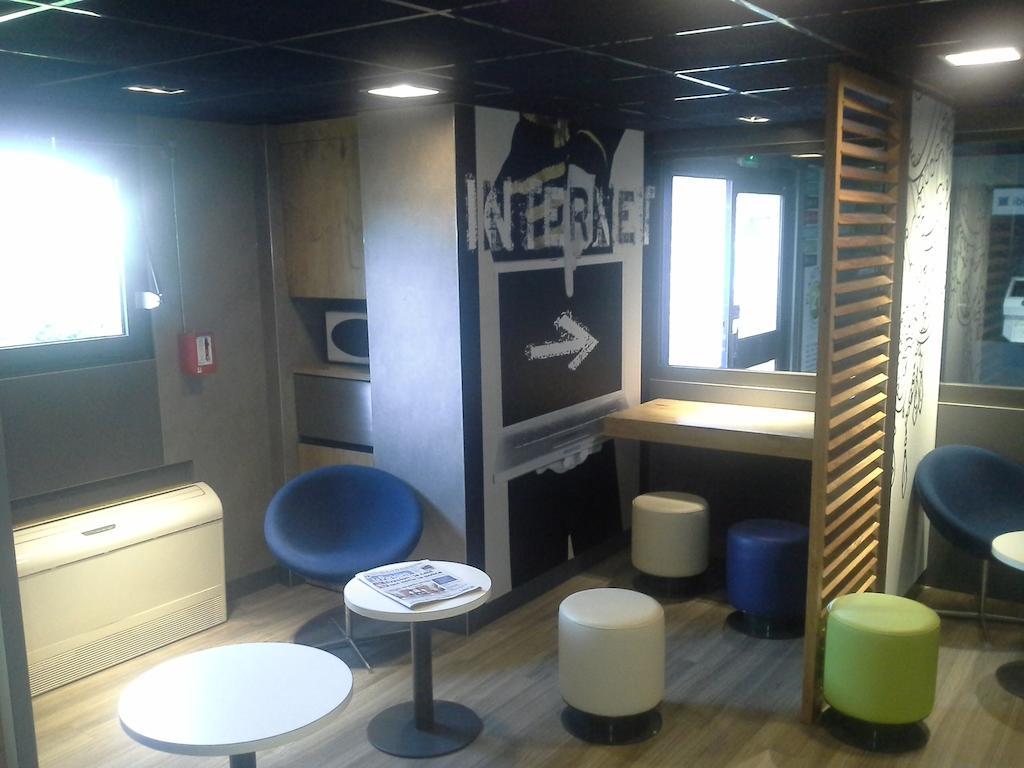Ibis Budget Versailles Chateau Saint Cyr L'Ecole Saint-Cyr-l'Ecole Exterior foto