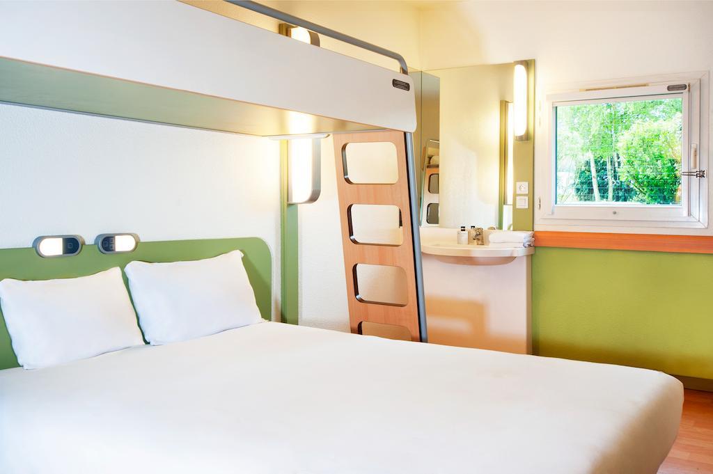 Ibis Budget Versailles Chateau Saint Cyr L'Ecole Saint-Cyr-l'Ecole Quarto foto