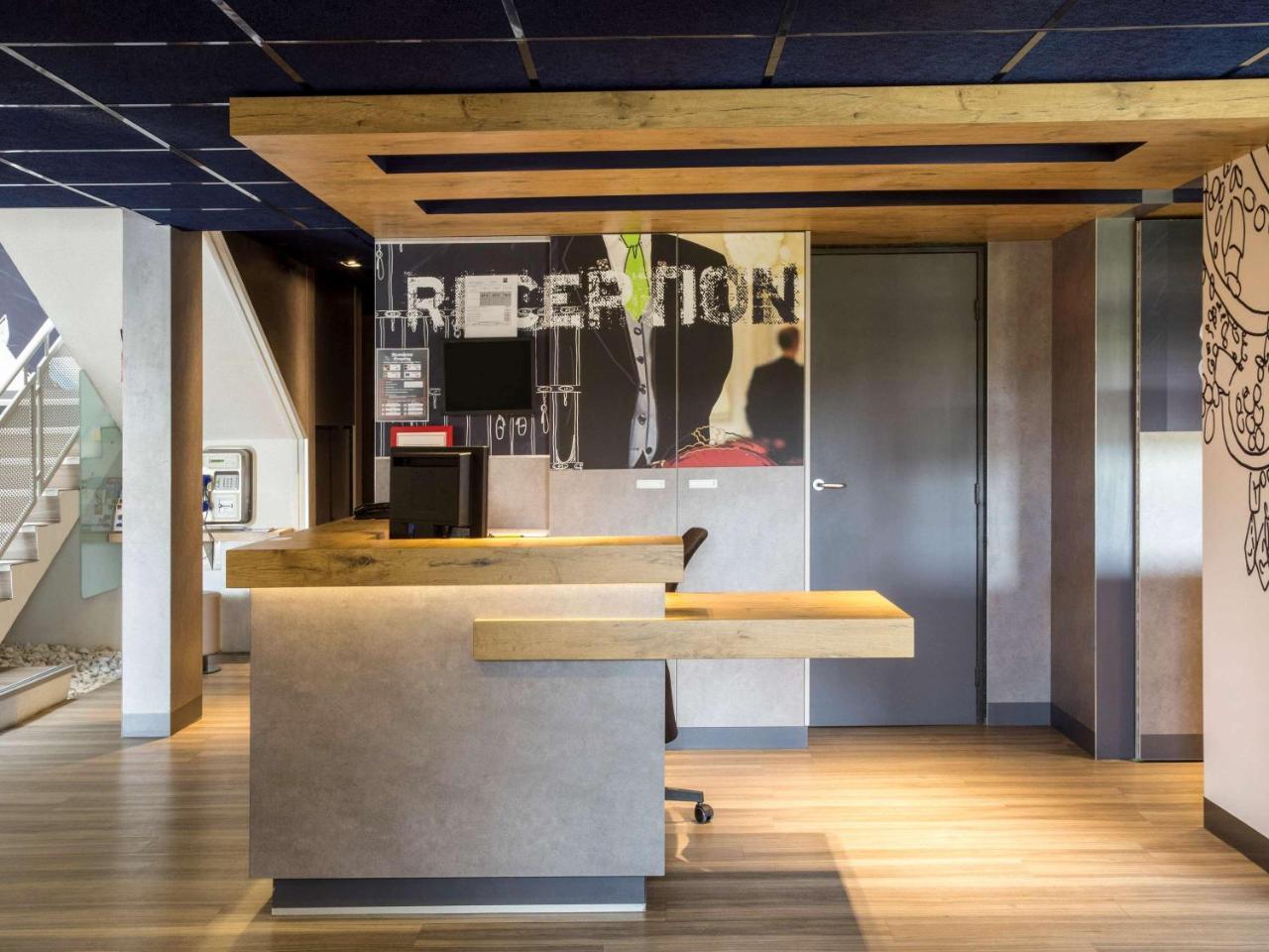 Ibis Budget Versailles Chateau Saint Cyr L'Ecole Saint-Cyr-l'Ecole Exterior foto