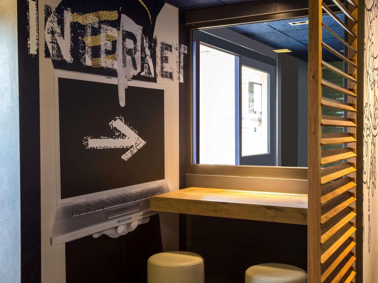 Ibis Budget Versailles Chateau Saint Cyr L'Ecole Saint-Cyr-l'Ecole Exterior foto