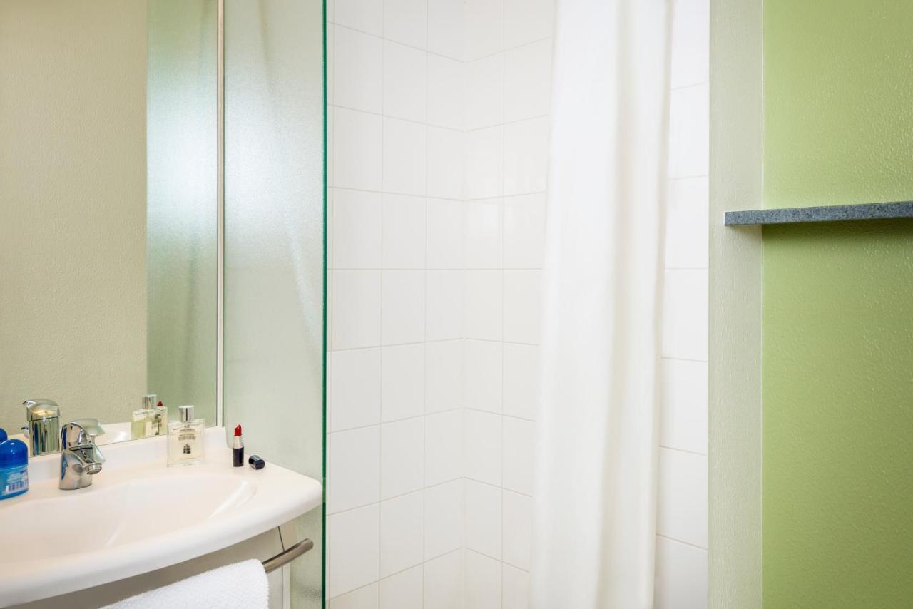 Ibis Budget Versailles Chateau Saint Cyr L'Ecole Saint-Cyr-l'Ecole Exterior foto