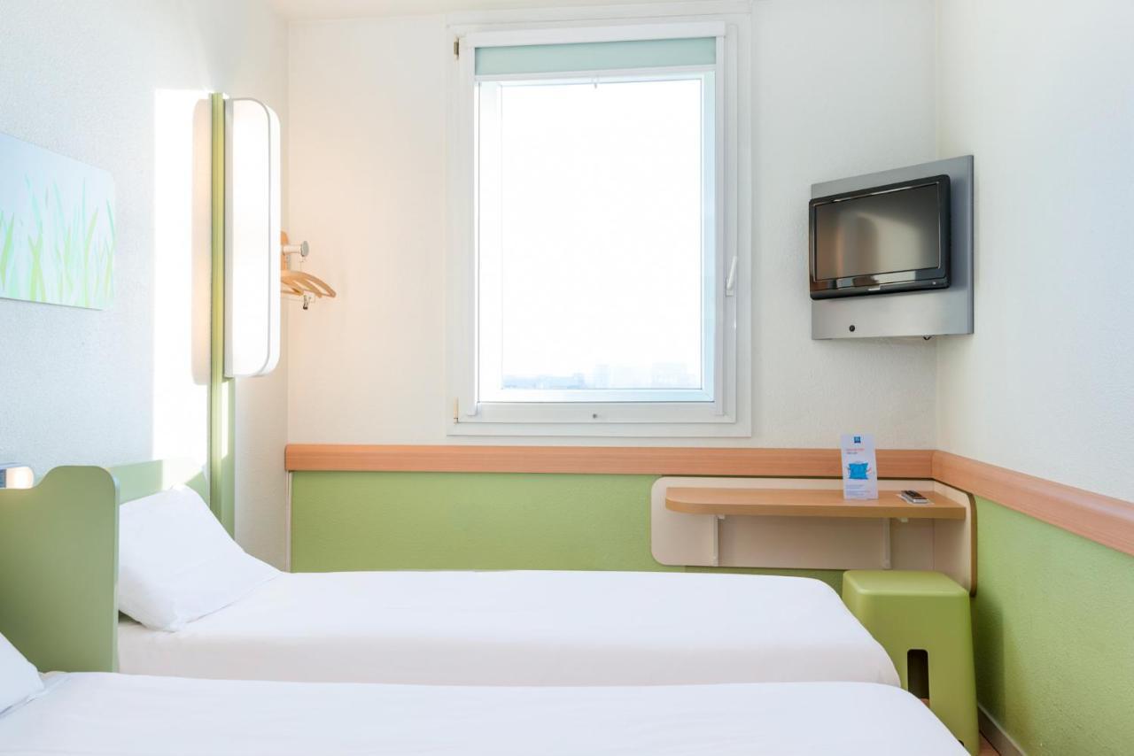 Ibis Budget Versailles Chateau Saint Cyr L'Ecole Saint-Cyr-l'Ecole Exterior foto