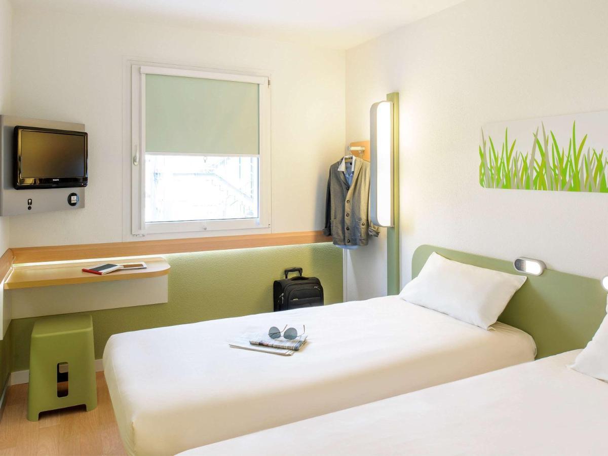 Ibis Budget Versailles Chateau Saint Cyr L'Ecole Saint-Cyr-l'Ecole Exterior foto