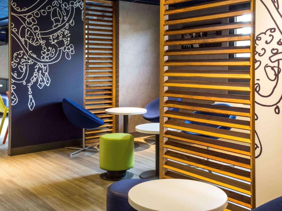 Ibis Budget Versailles Chateau Saint Cyr L'Ecole Saint-Cyr-l'Ecole Exterior foto